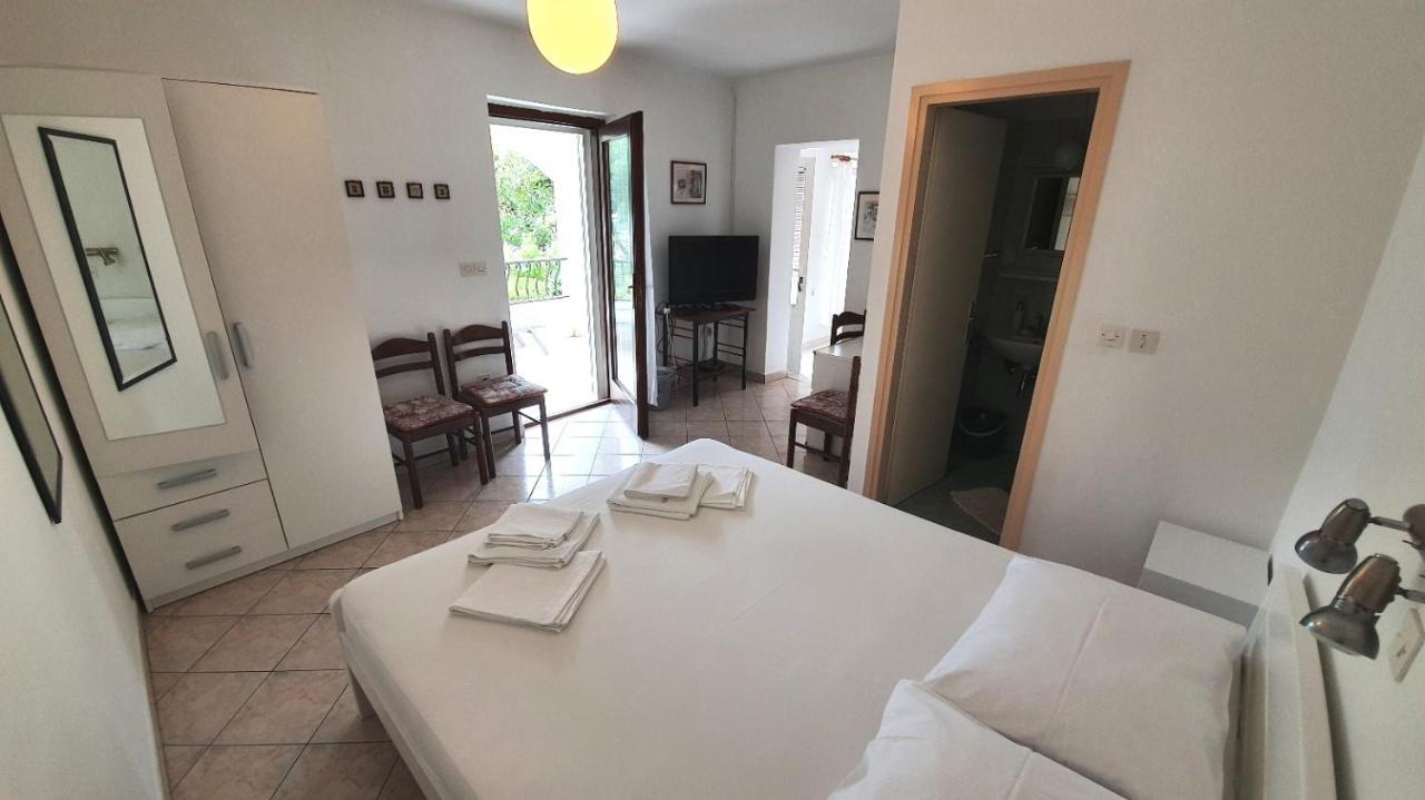 Apartments Dora Banjol Екстериор снимка
