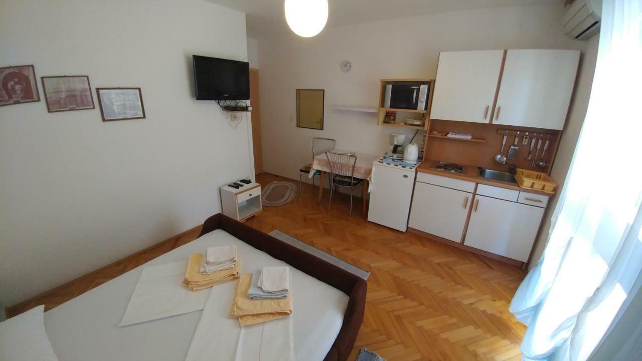 Apartments Dora Banjol Екстериор снимка