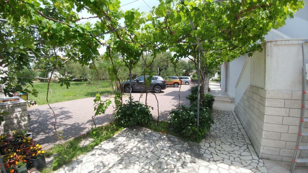 Apartments Dora Banjol Екстериор снимка